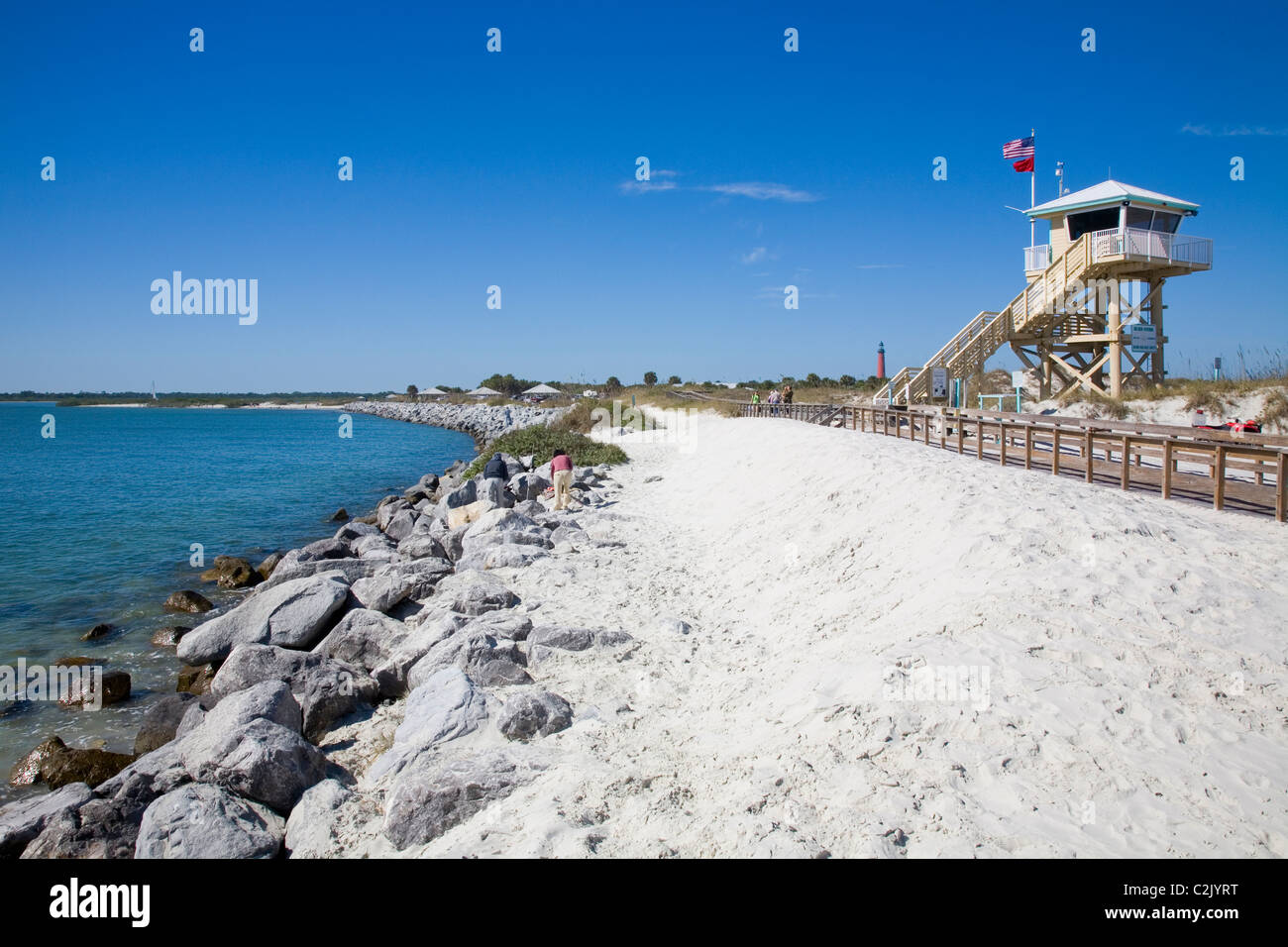 Une promenade de quelques kilomètres mène de l'une plage immaculée de la pêche à la jetée de Ponce Inlet, Daytona Beach, FL Banque D'Images