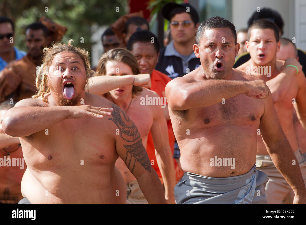 Le Pan Pacific crew effectuer un Haka Banque D'Images
