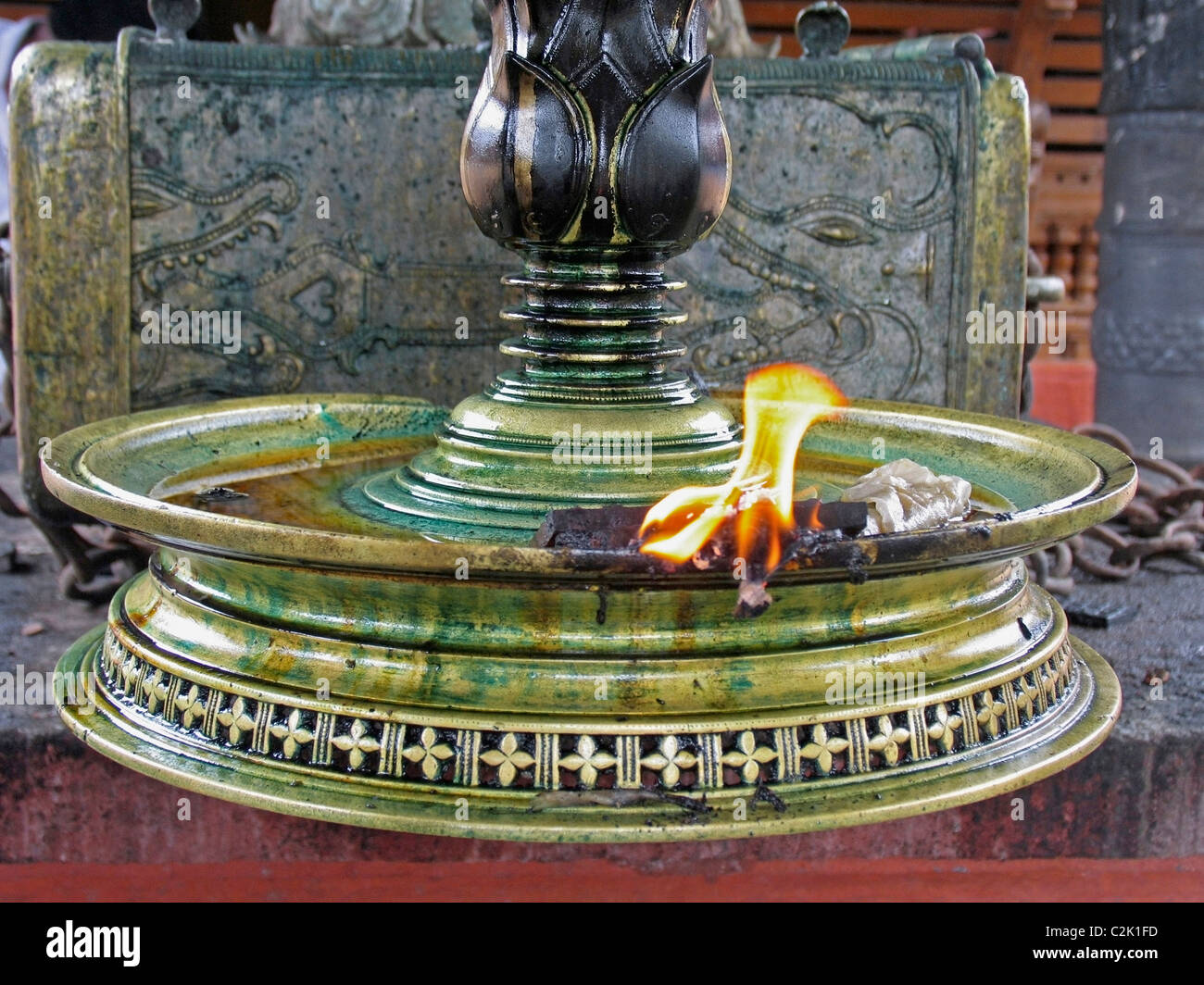 Laiton Antique lampe à huile faite, Samai, Kerala, Inde Banque D'Images