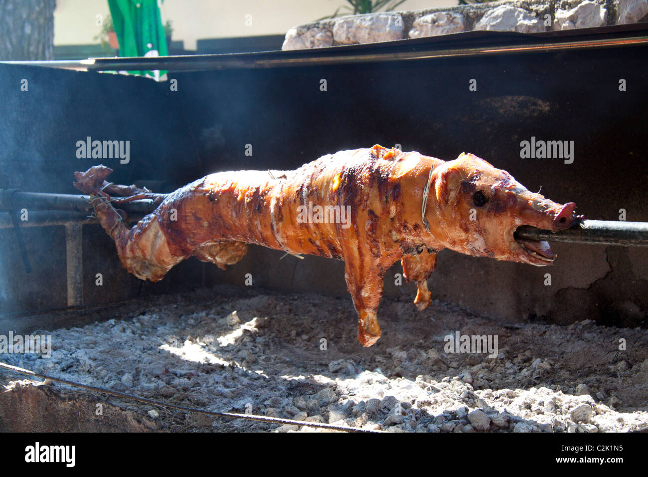 Grilled pig Banque de photographies et d'images à haute résolution - Alamy
