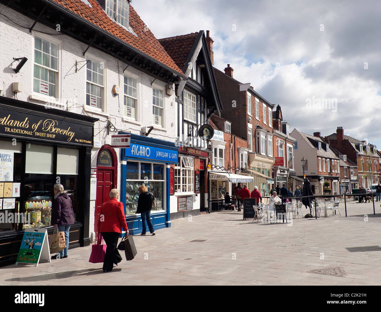 Mercredi marché une zone commerçante piétonne dans la ville historique de Beverley East Yorkshire Banque D'Images