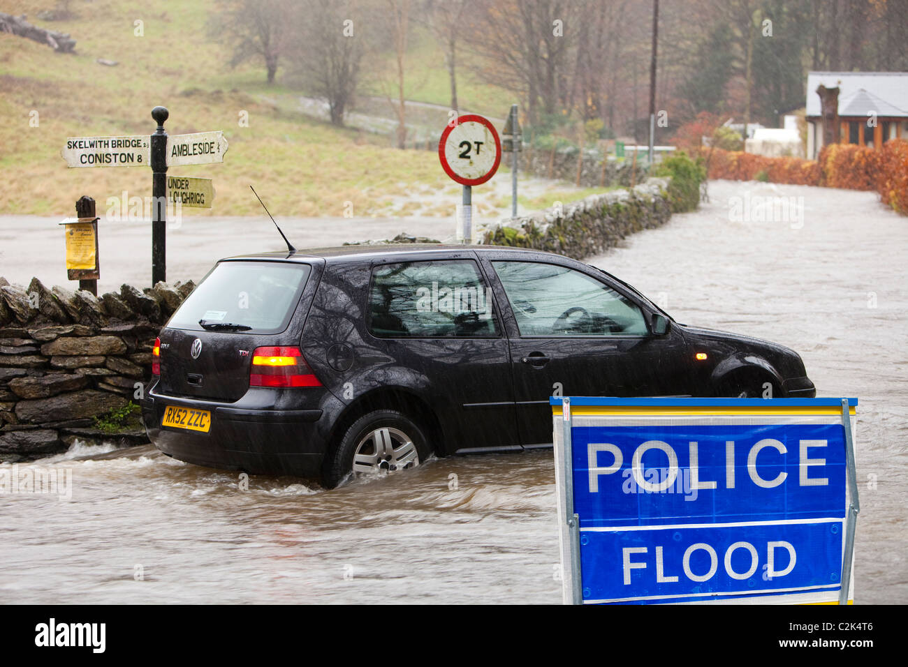 Une voiture a inondé à Ambleside, Royaume-Uni. Banque D'Images