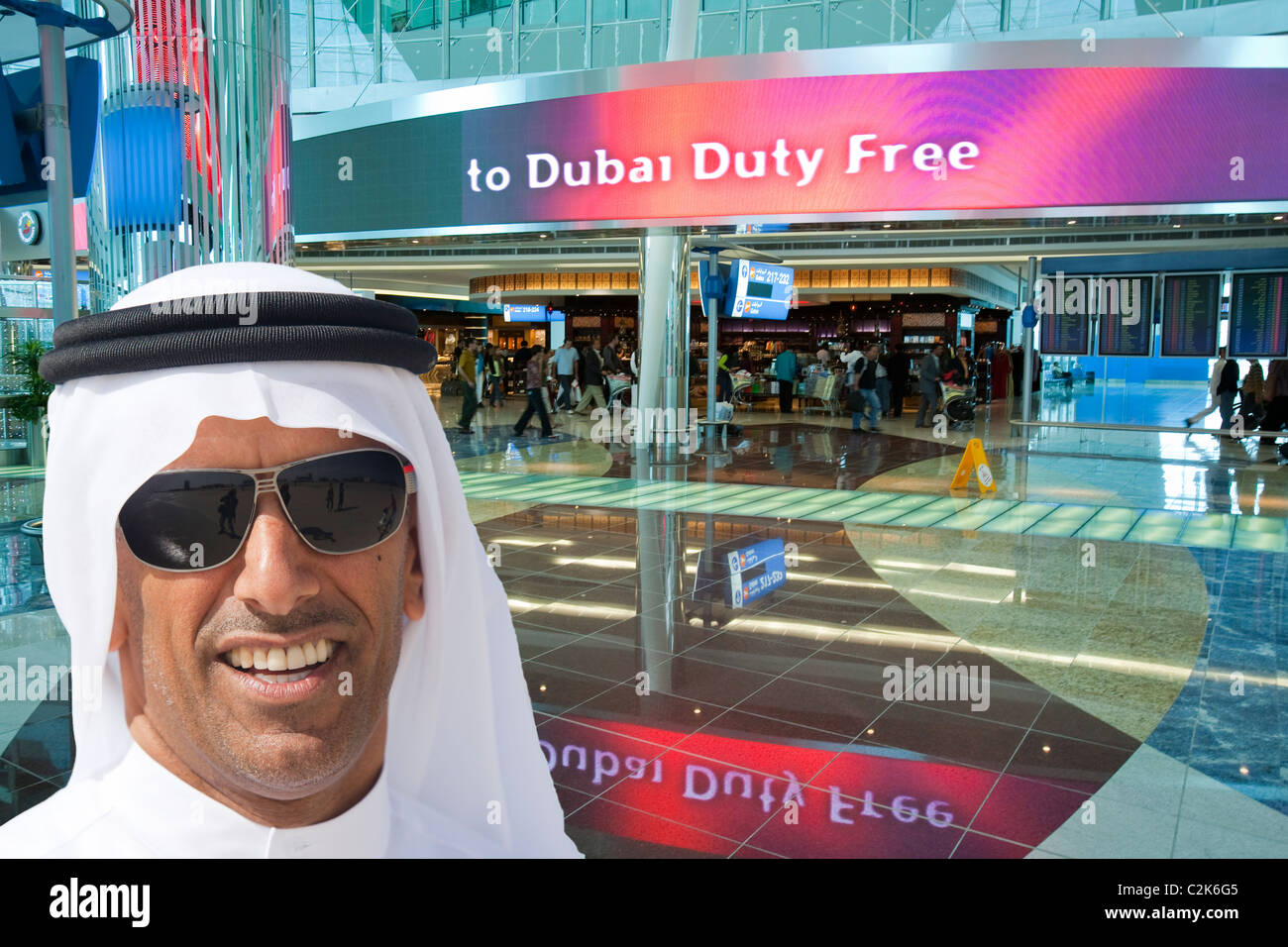 Duty free de l'aéroport de Dubaï en 9 fois, AUX ÉMIRATS ARABES UNIS Banque D'Images