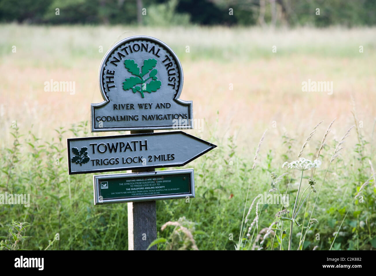 Signe du National Trust, rivière Wey, Navigation près de Guildford, Surrey, UK Banque D'Images