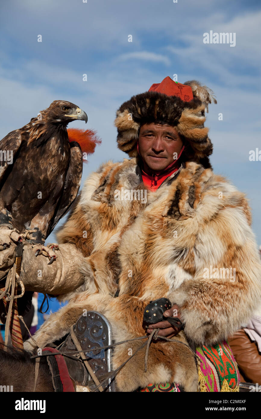Kazakh mongol chasseur Eagle Eagle, Festival, Région de l'Ouest, la Mongolie Banque D'Images