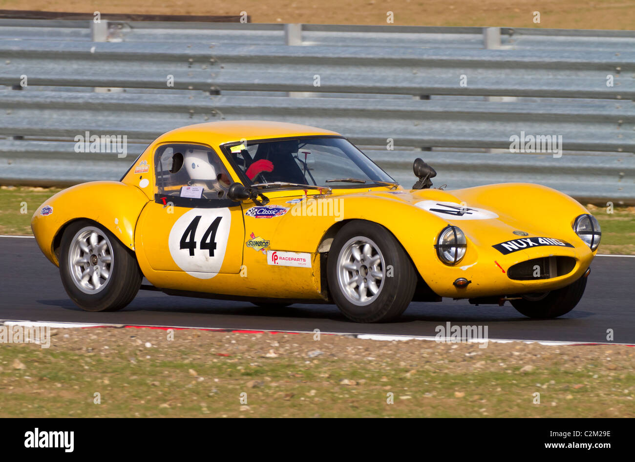 Ginetta G4 de 1968 avec chauffeur Chris Blewett durant la SCLC Swinging Sixties Series de Snetterton, Norfolk, Royaume-Uni. Banque D'Images