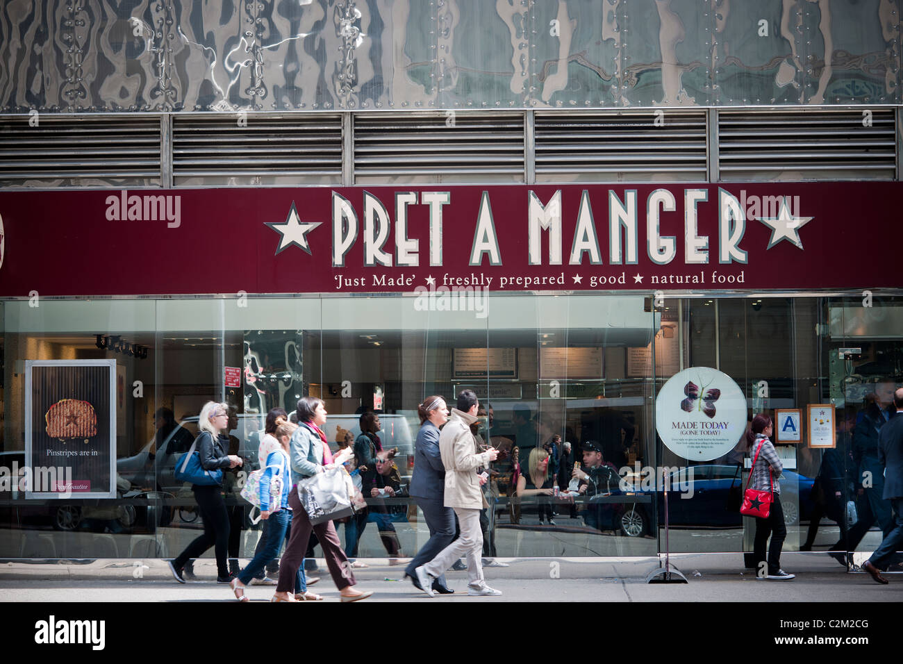 Une succursale de la chaîne de sandwich Pret (France) dans le centre de Manhattan à New York le Jeudi, Avril 14, 2011. (© Richard B. Levine) Banque D'Images