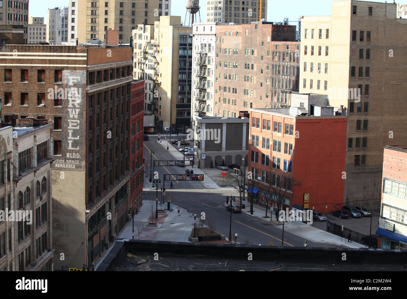 Les rues vides et aperçu les tours d'habitation au centre-ville de Détroit, Michigan 2011 Banque D'Images