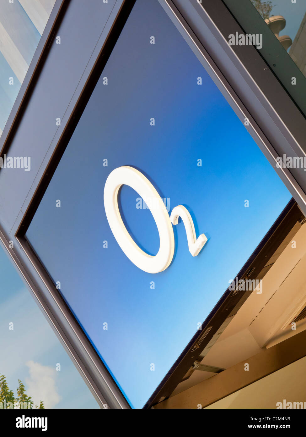 O2 à l'extérieur d'un logo UK shop appartenant au secteur des télécommunications et l'accès internet à large bande dans le cadre de l'entreprise de Telefonica Europe Banque D'Images