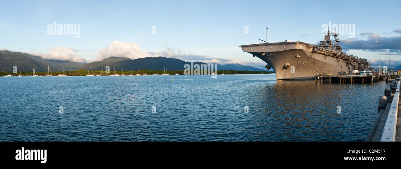 L'USS Essex amarré à Trinity Inlet. Cairns, Queensland, Australie Banque D'Images