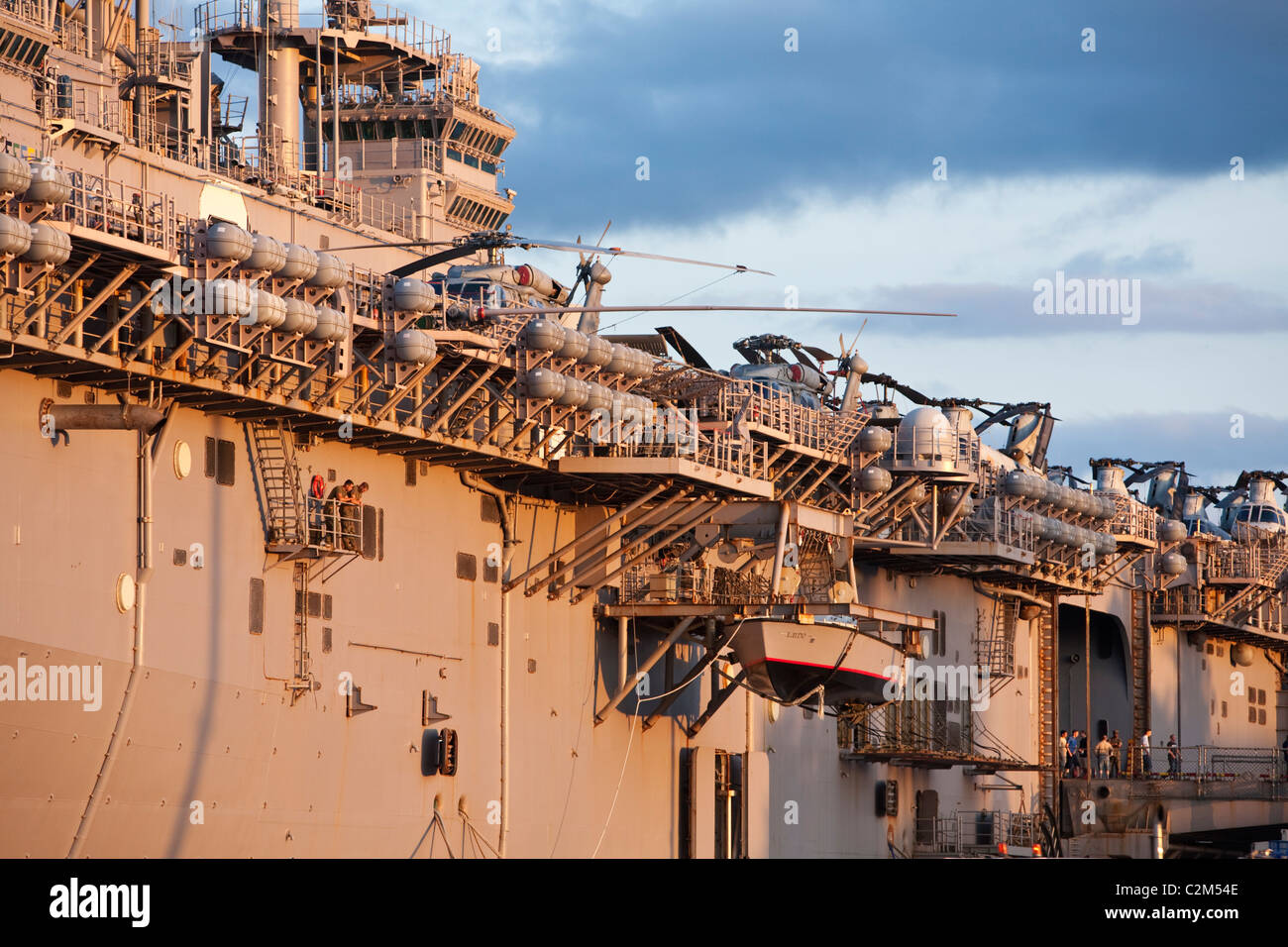 L'USS Essex - un navire d'assaut amphibie. Cairns, Queensland, Australie Banque D'Images