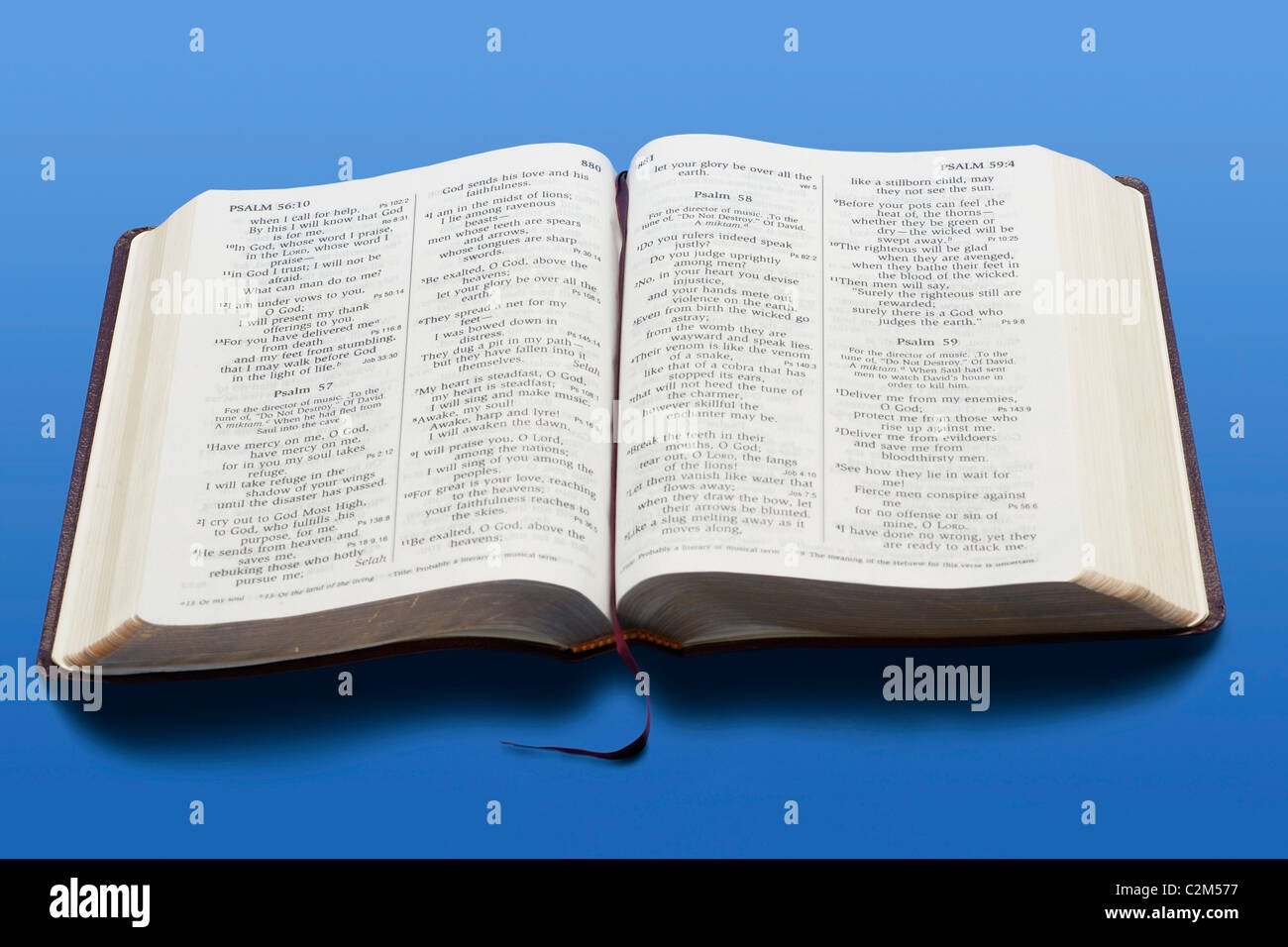 Une Bible Ouverte Photo Stock Alamy Une Bible Ouverte Photo Stock Alamy