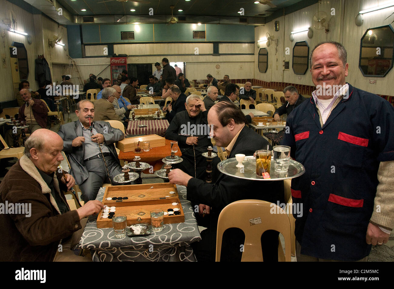 Aleppo Syrie café thé chambre backgammon old men Banque D'Images