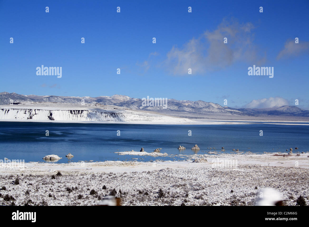 Lac MONO DANS LA NEIGE LEE VINING USA 10 novembre 2010 Banque D'Images