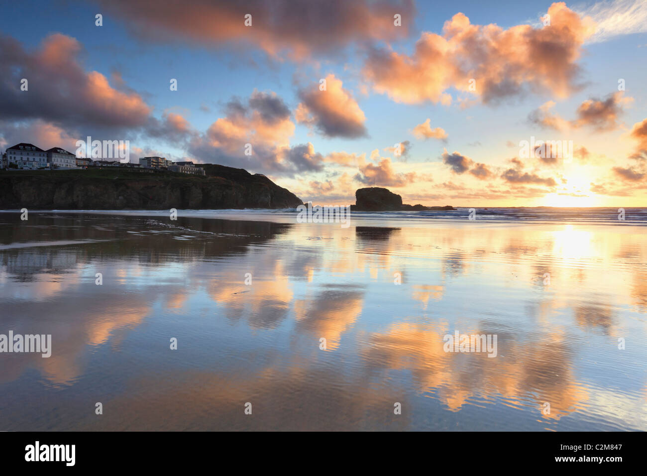 Cornwall's Broad Oak Beach capturé au coucher du soleil Banque D'Images