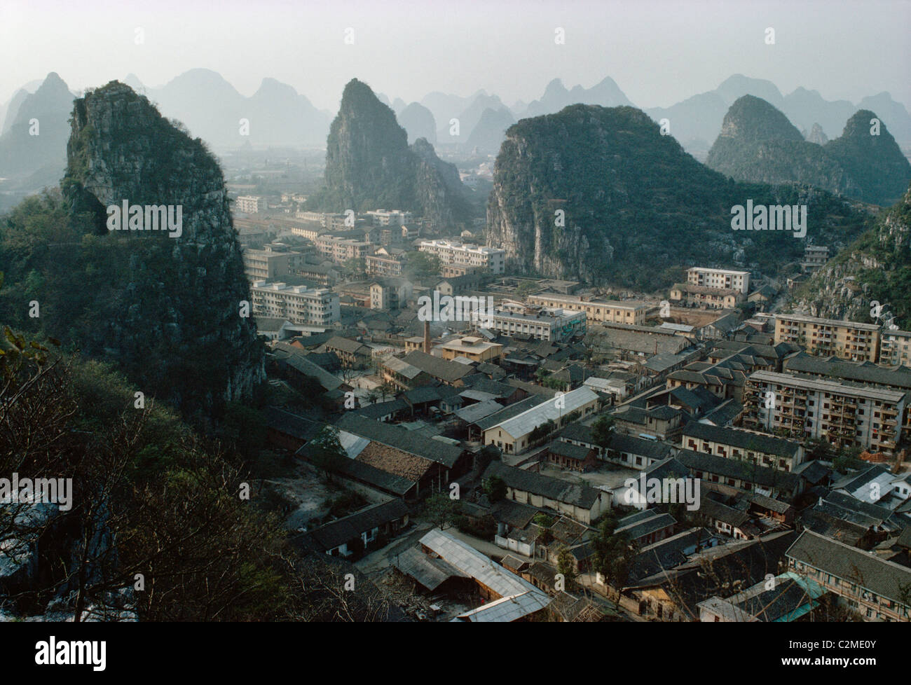 Dans la ville de Guilin, Chine, décembre 1982. Banque D'Images