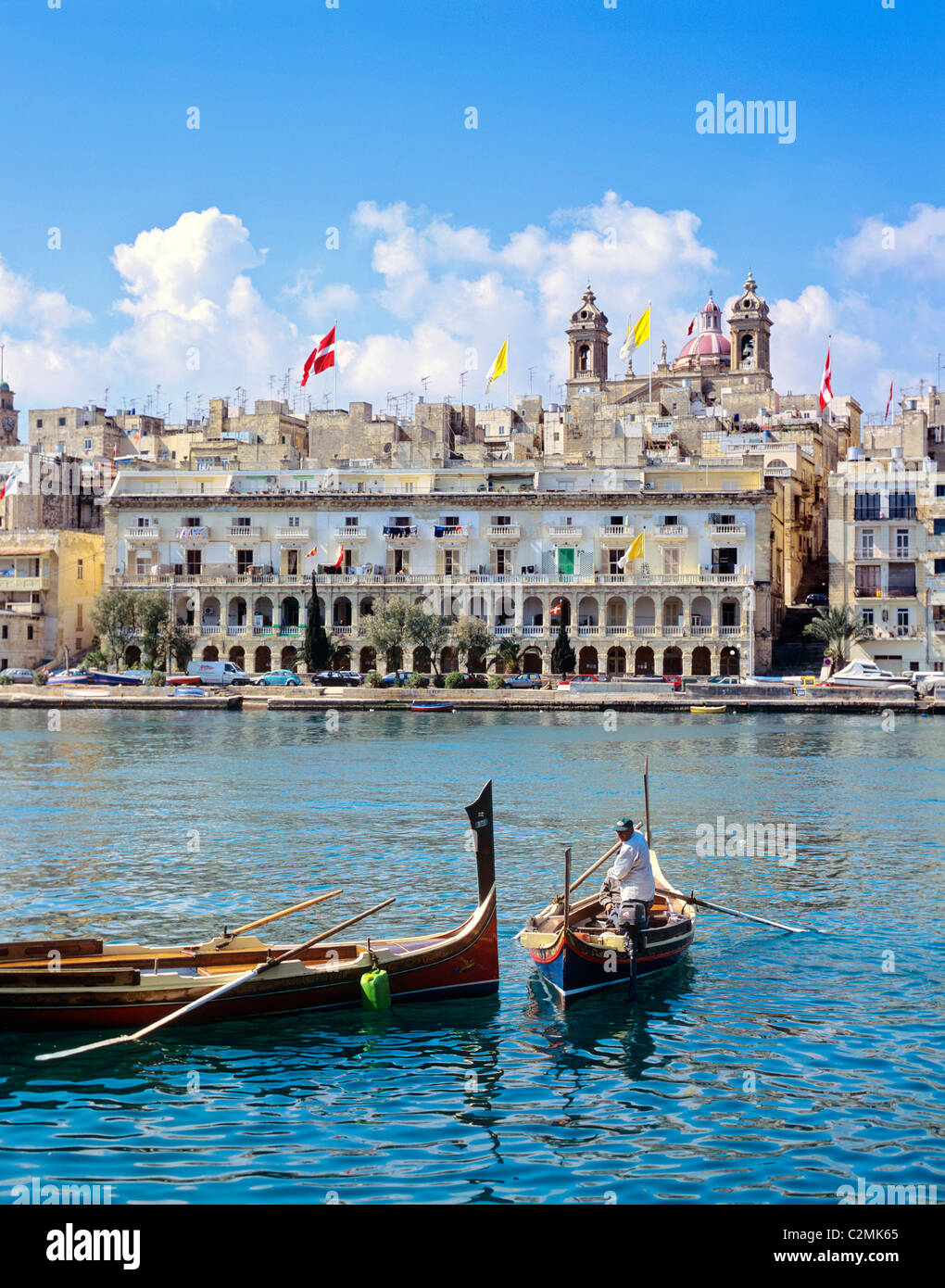 Vue sur Senglea, ferry à Vittoriosa. Banque D'Images