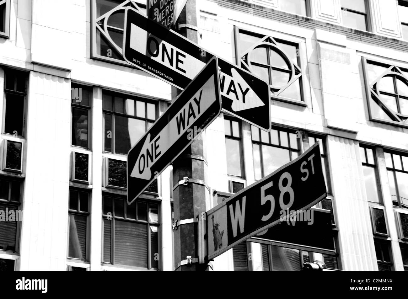 Trafic et plaques de rue, New York City, USA Banque D'Images
