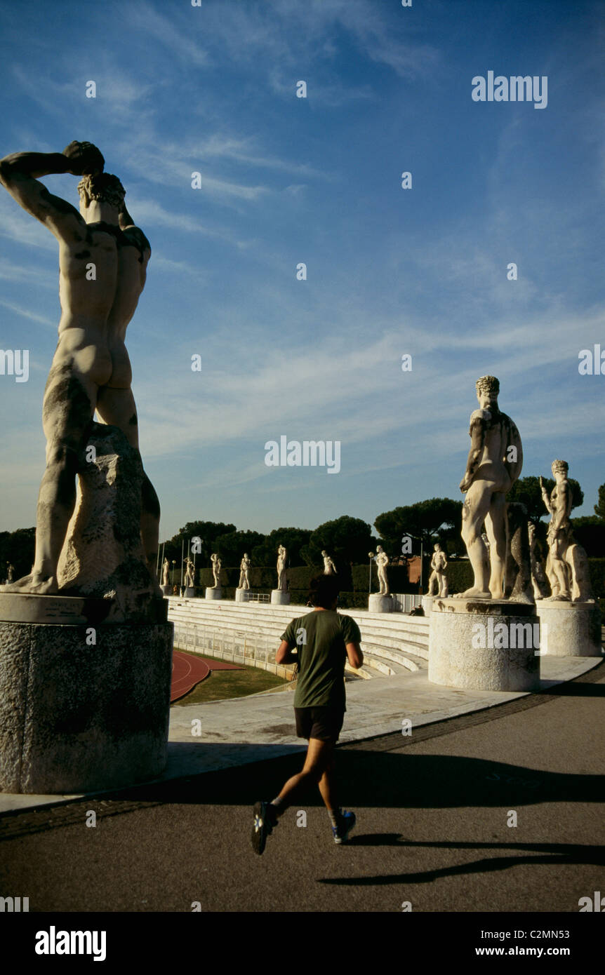 Stade sportif de Mussolini, Rome - Jeux Olympiques 1933 - Statues - architecture fasciste Banque D'Images