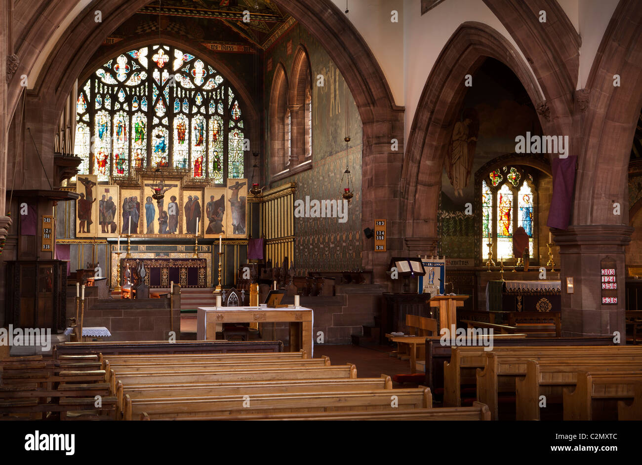 Royaume-uni, Angleterre, Staffordshire, poireau, Tous les Saints de l'église d'art et d'artisanat, par Richard Norman Shaw, la nef Banque D'Images