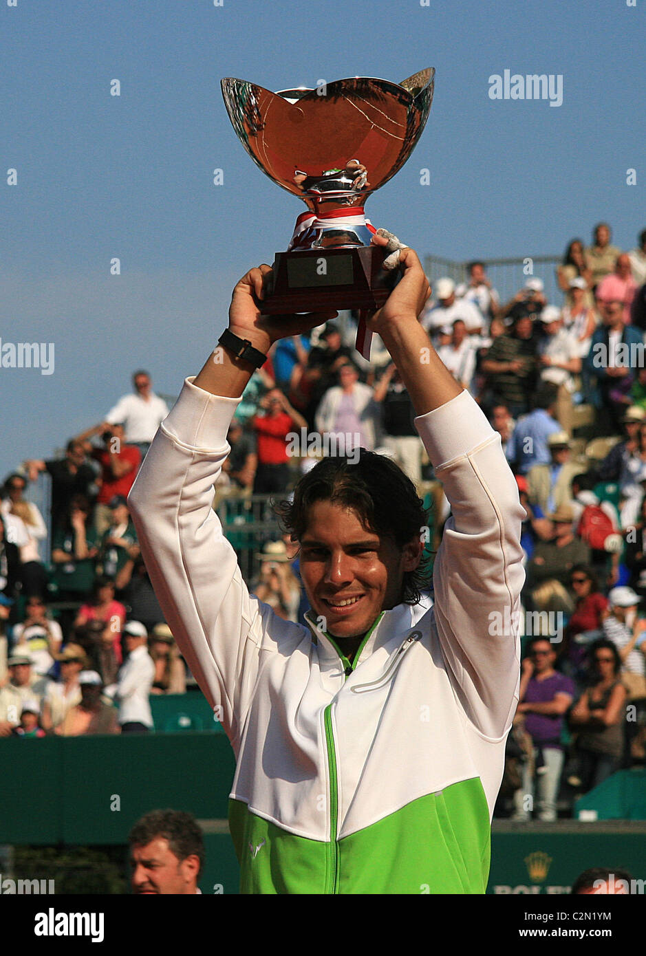 Rafael Nadal a fait l'histoire comme il le prétend son septième titre Masters Monte Carlo successifs avec un 6-4 7-5 victoire sur David Ferre Banque D'Images