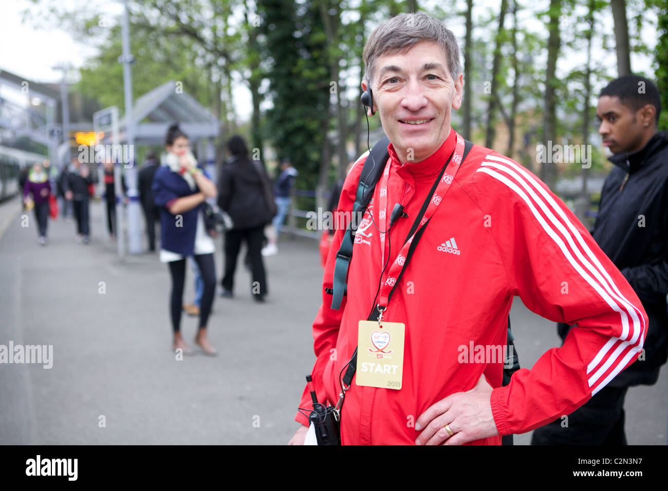 Des milliers ont rejoint les plus grands coureurs longue distance pour un record de 26,2 km marathon de Londres Banque D'Images