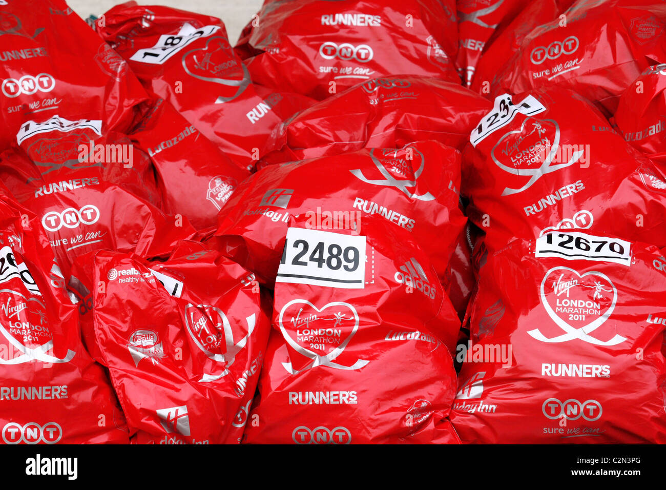 Les sacs d'effets personnels au Virgin London Marathon 2011 Banque D'Images