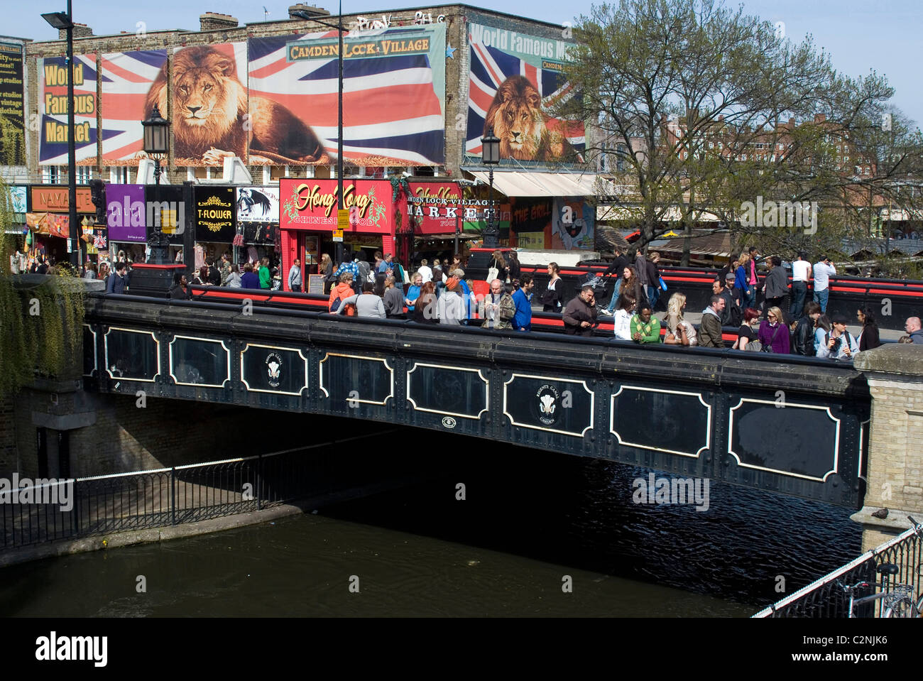Pont sur Regent's Canal Village près de Camden, Camden Lock, Camden High Street, London NW1, Angleterre Banque D'Images