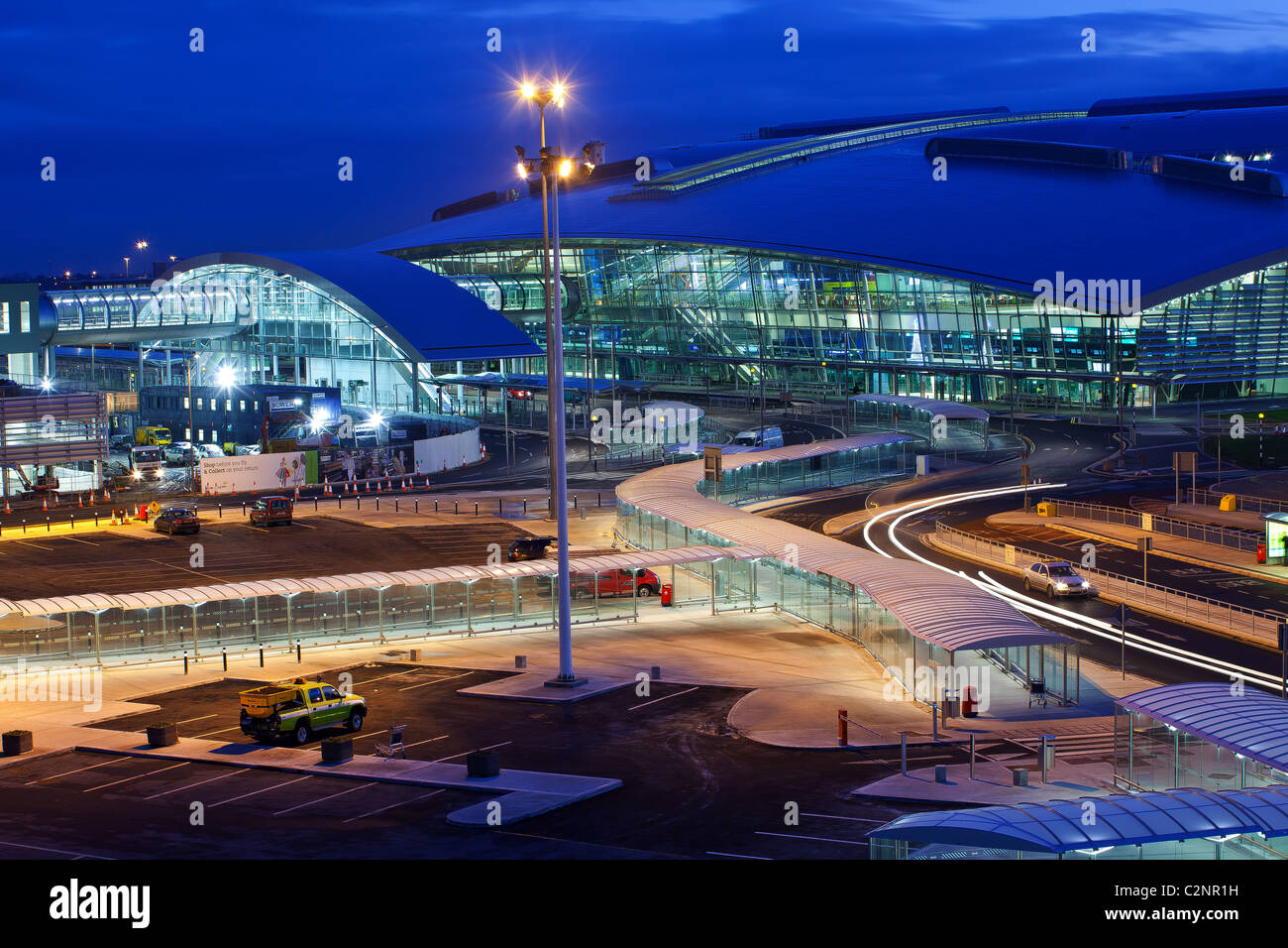 Dublin Airport Terminal 2 au soir Banque D'Images