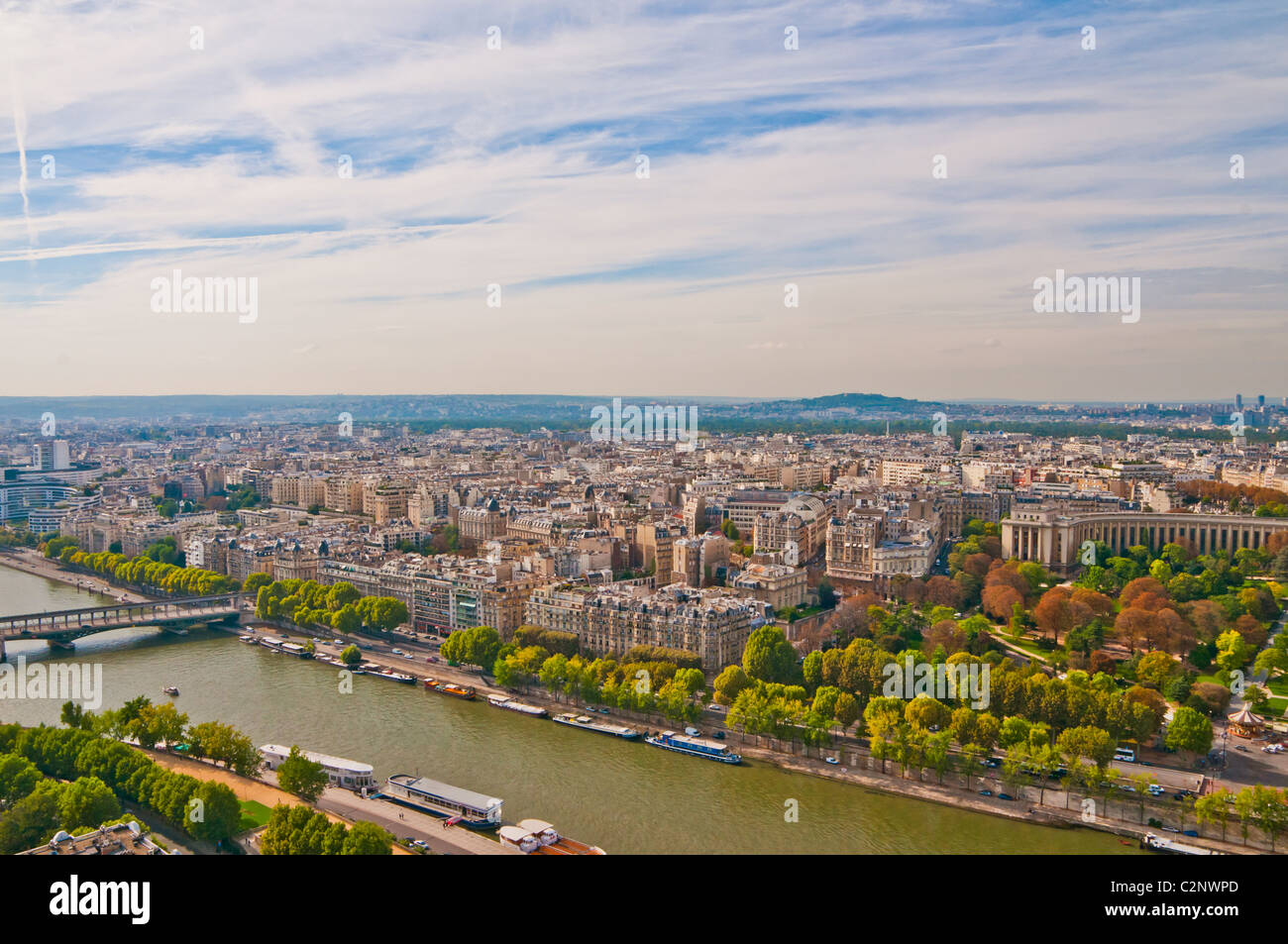 Vue panoramique aérienne de Paris et de Seine comme vu de la Tour Eiffel à Paris, France. Banque D'Images