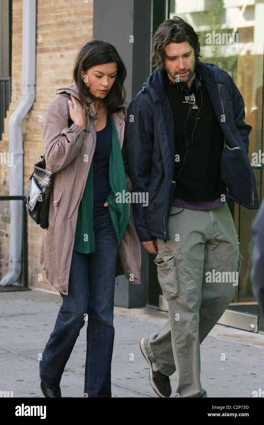 Catherine Zeta-Jones et Bart Freundlich sur le plateau de tournage de 'Le Rebond' à Manhattan, New York City, USA - 29.04.08 Anthony Banque D'Images