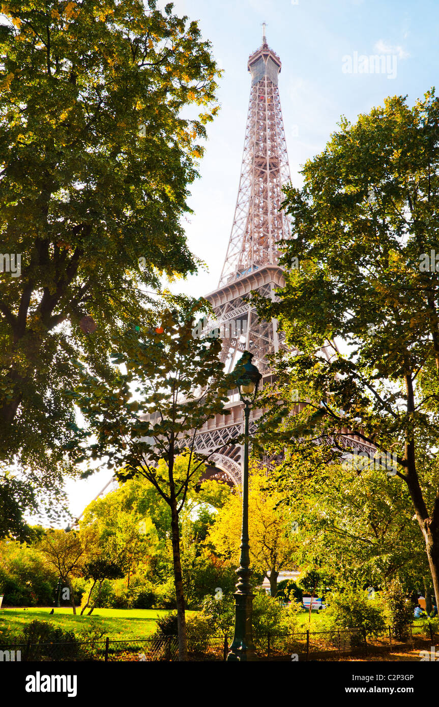 Image orientée verticale Tour Eiffel à Paris, France. Banque D'Images