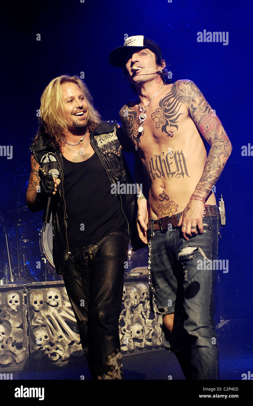 Vince Neil et Tommy Lee Motley Crue en live à l'Apollo Hammersmith, Londres, Angleterre - 11.06.07 Banque D'Images