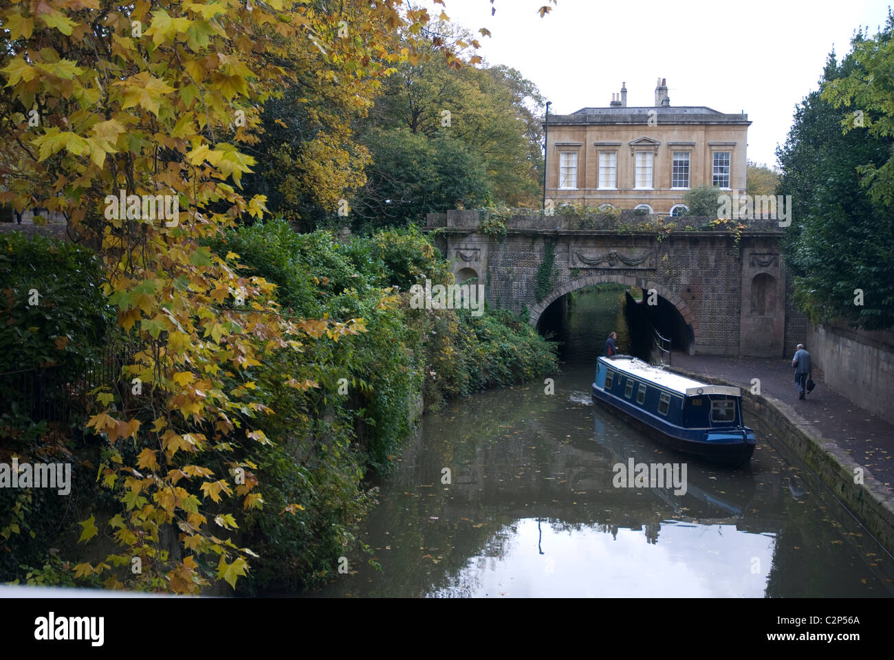 L'automne sur le canal Kennet et Avon, de Sydney Gardens baignoire Spa, Somerset England UK Banque D'Images