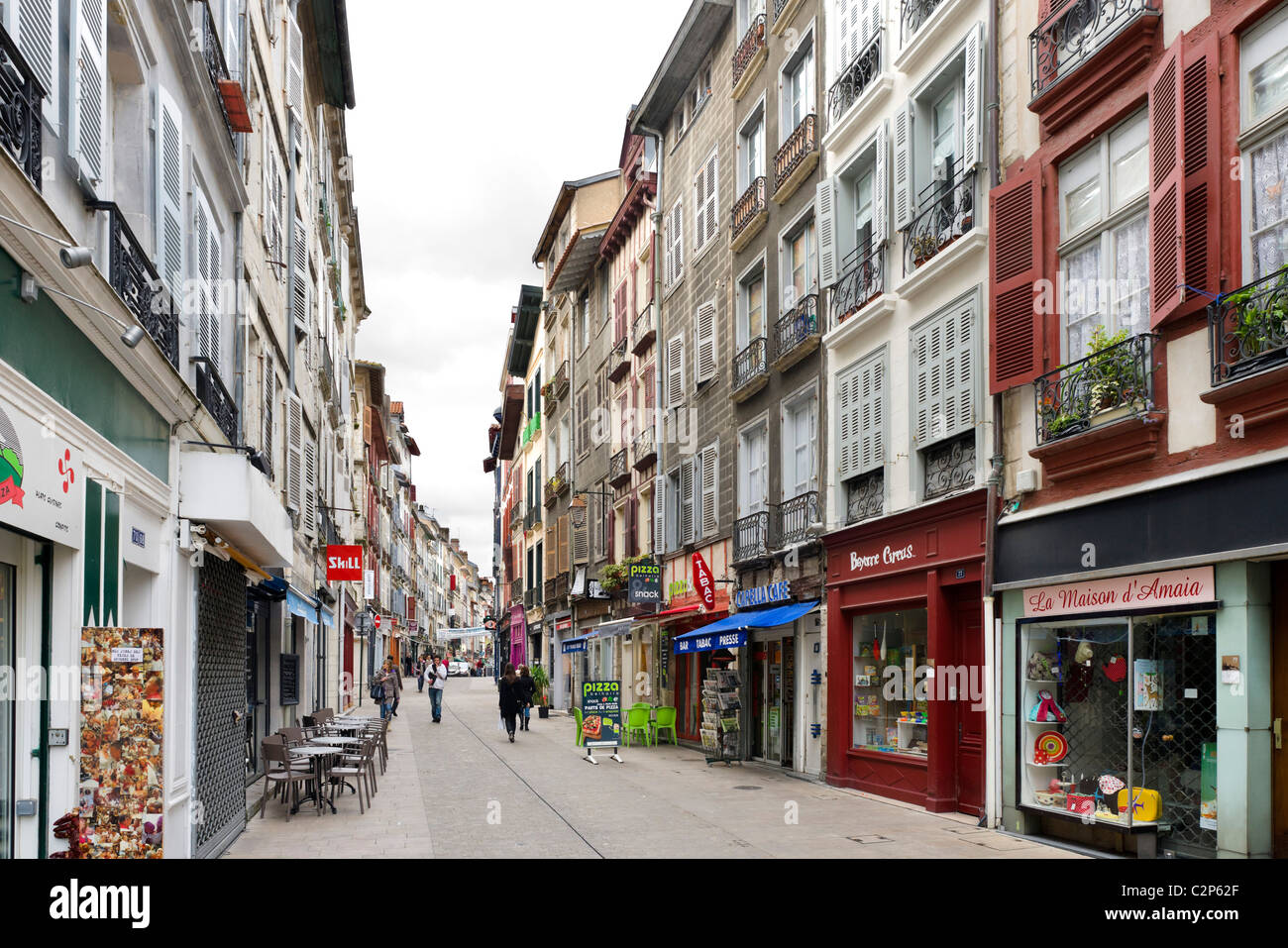 Street dans le Grand Bayonne trimestre, Bayonne (Baiona), Cote Basque, dans le sud de la France Banque D'Images
