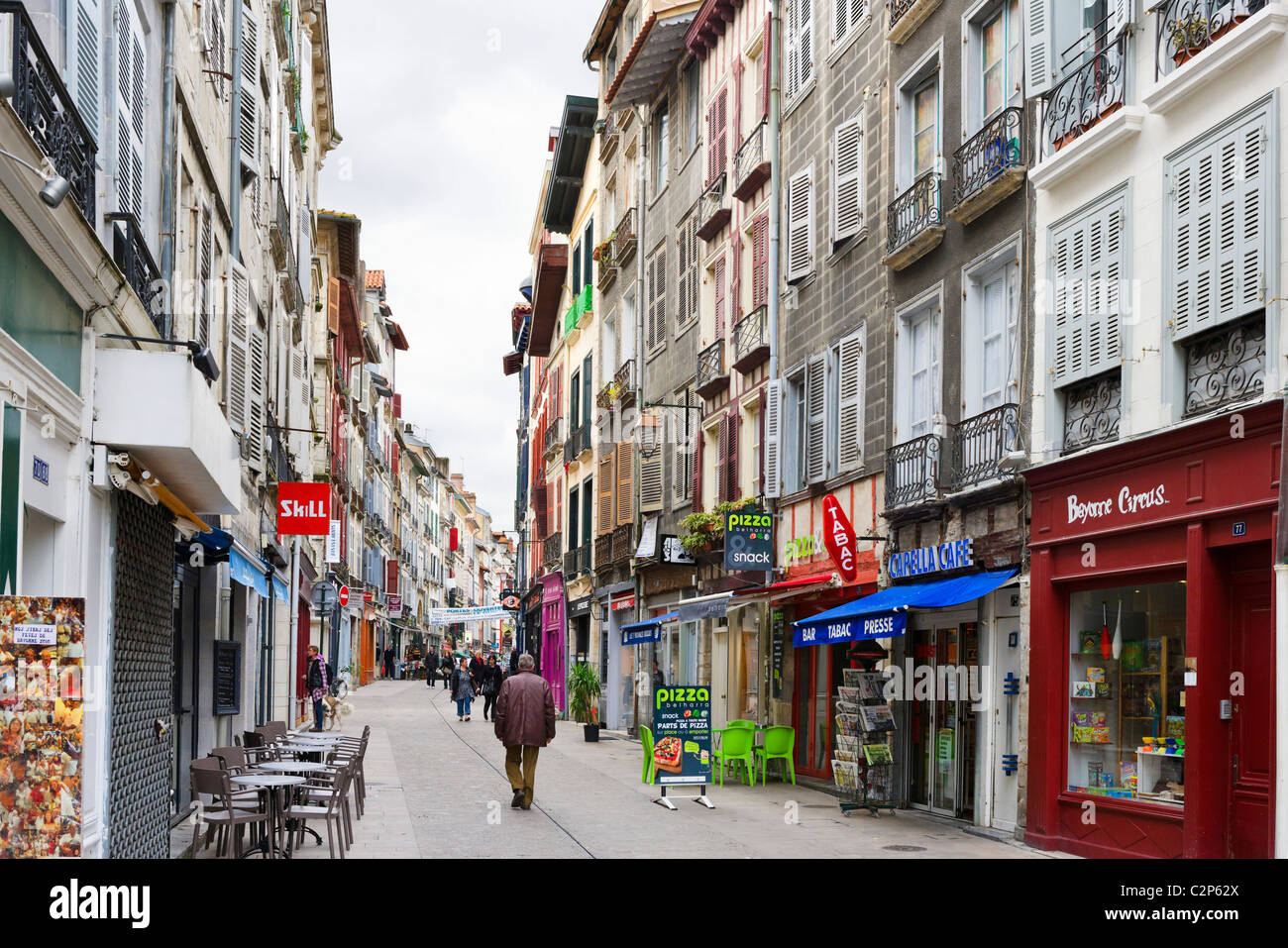 Street dans le Grand Bayonne trimestre, Bayonne (Baiona), Cote Basque, dans le sud de la France Banque D'Images