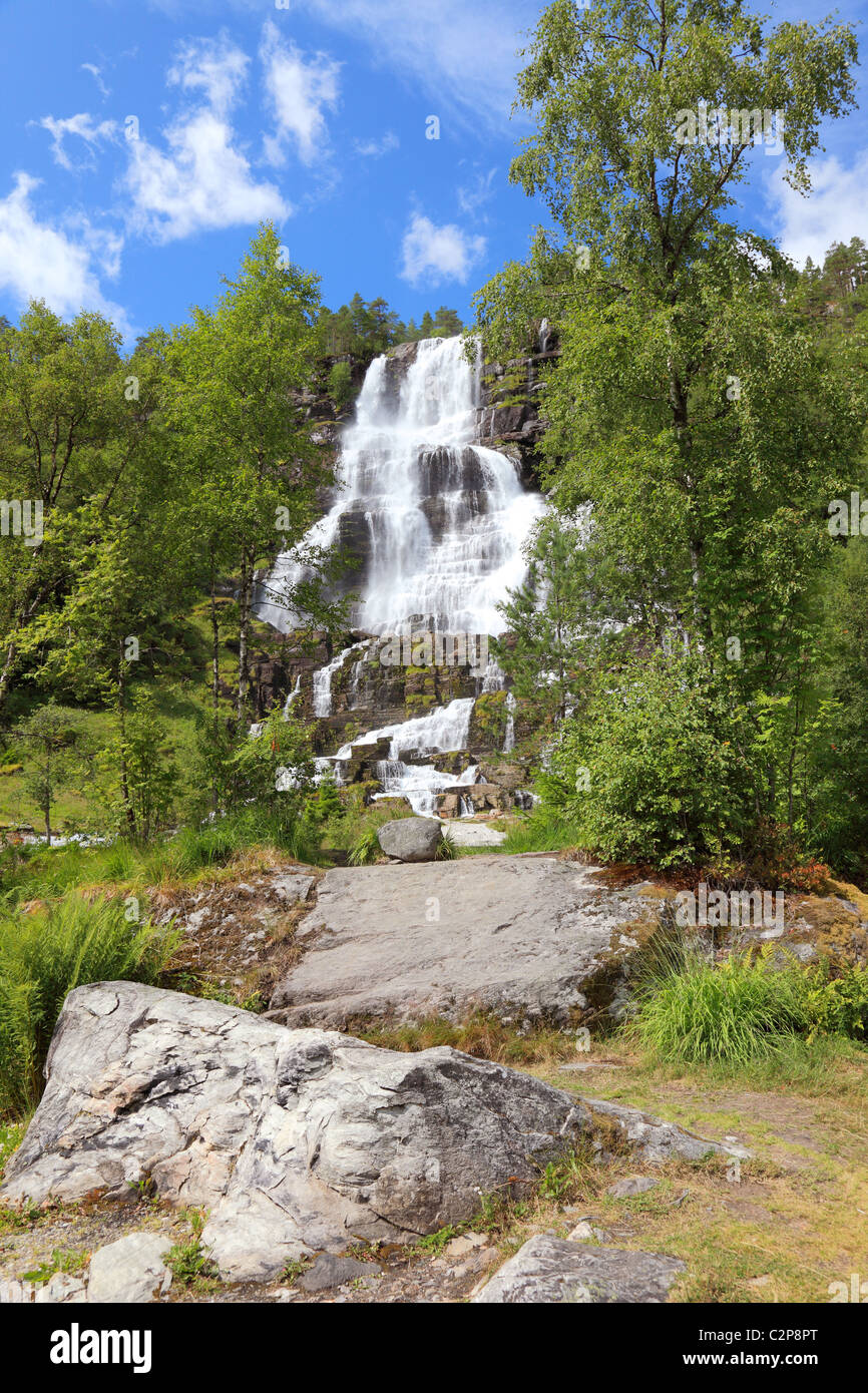Belle cascade, journée d'été en Norvège, Europe scandinave. Banque D'Images