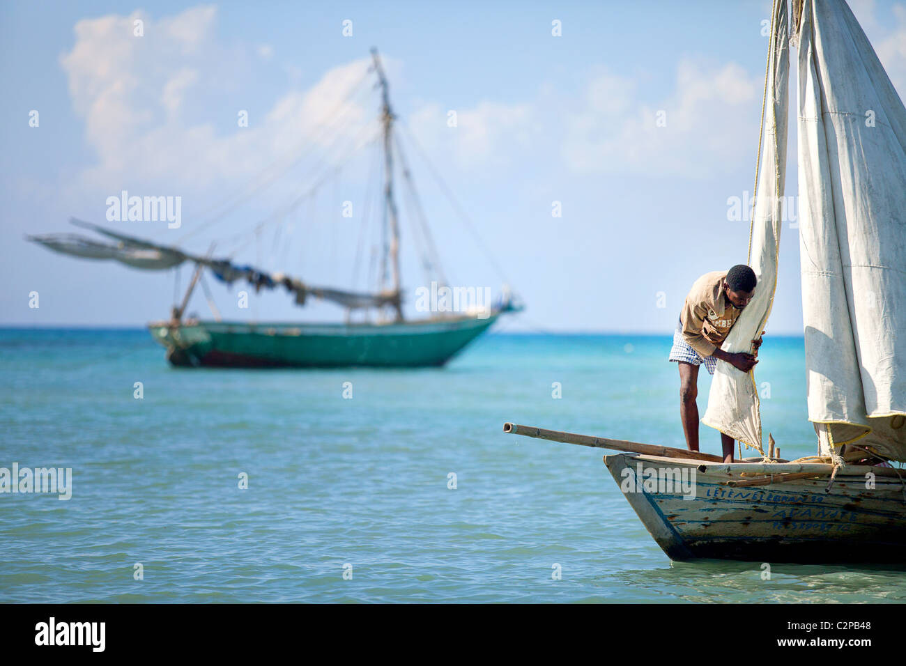 Vieux bateaux sur mer, Léogane Haïti Banque D'Images