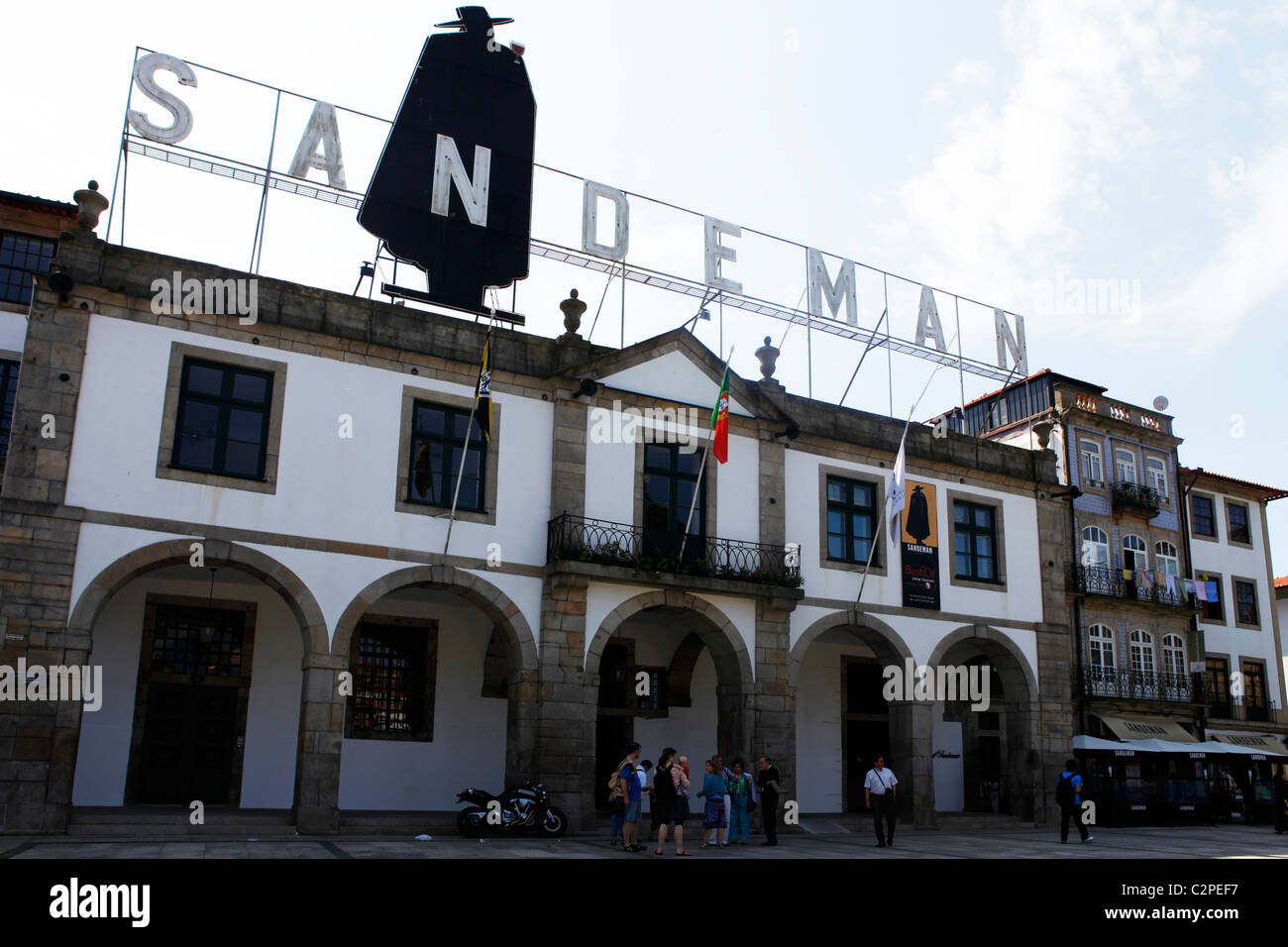 Le vin de porto Sandeman lodge dans la région de Vila Nova da Gaia en face à Porto, Portugal. Banque D'Images