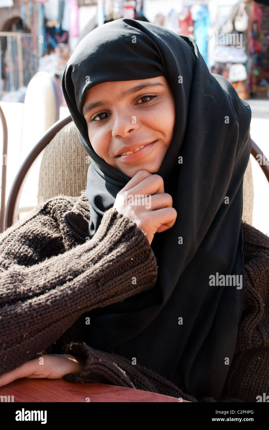 Jeune fille bédouine - Dahab, péninsule du Sinaï, Égypte Banque D'Images