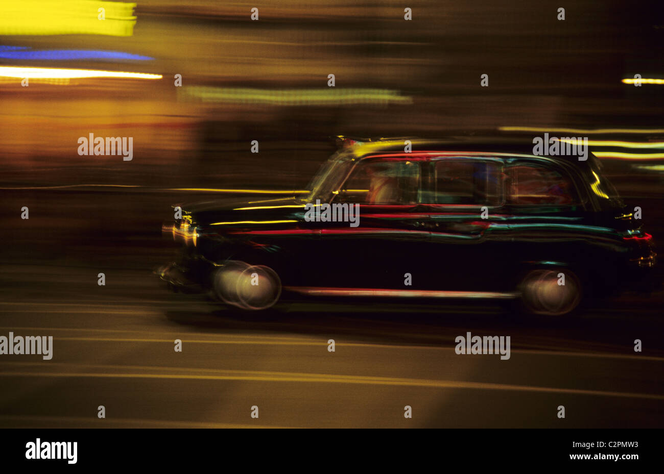 Taxi à Piccadilly Circus, Londres Banque D'Images