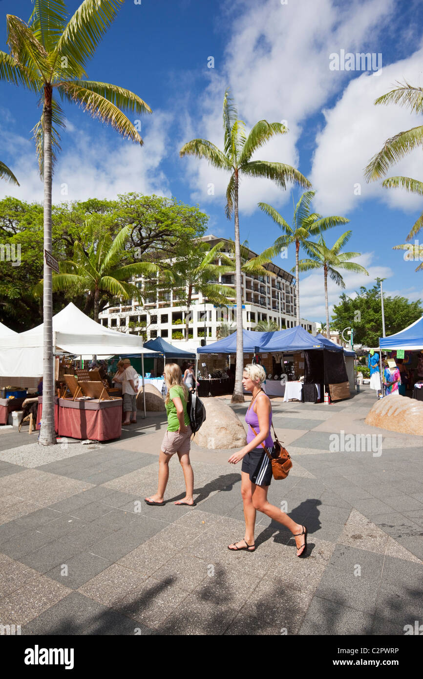 Les marchés de l'Esplanade, qui a lieu tous les week-end au bord de la lagune. Cairns, Queensland, Australie Banque D'Images