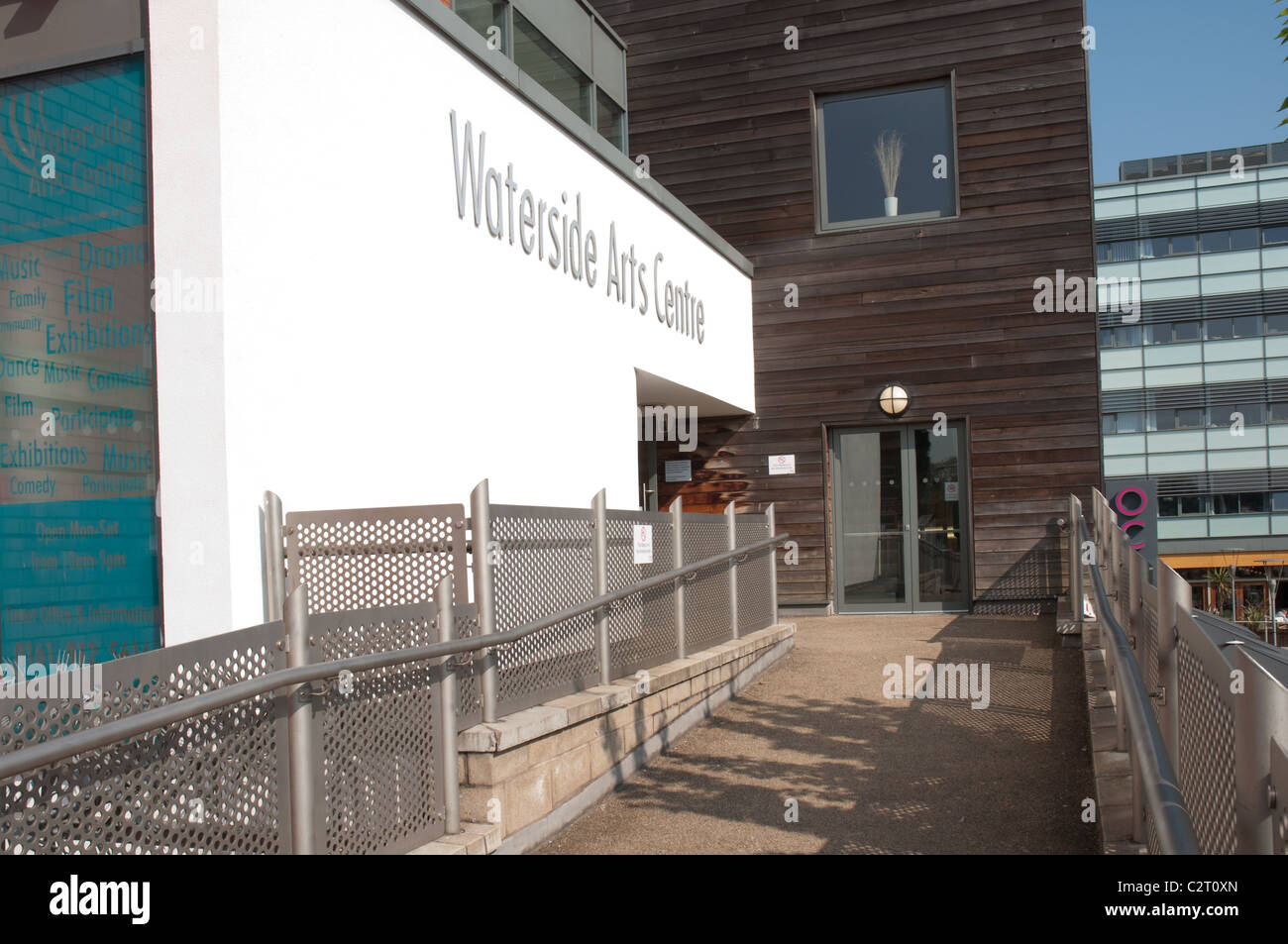 Waterside Arts Centre,Vente, Trafford.Un lieu de spectacles des arts de la scène l'espace d'exposition et ateliers. Banque D'Images