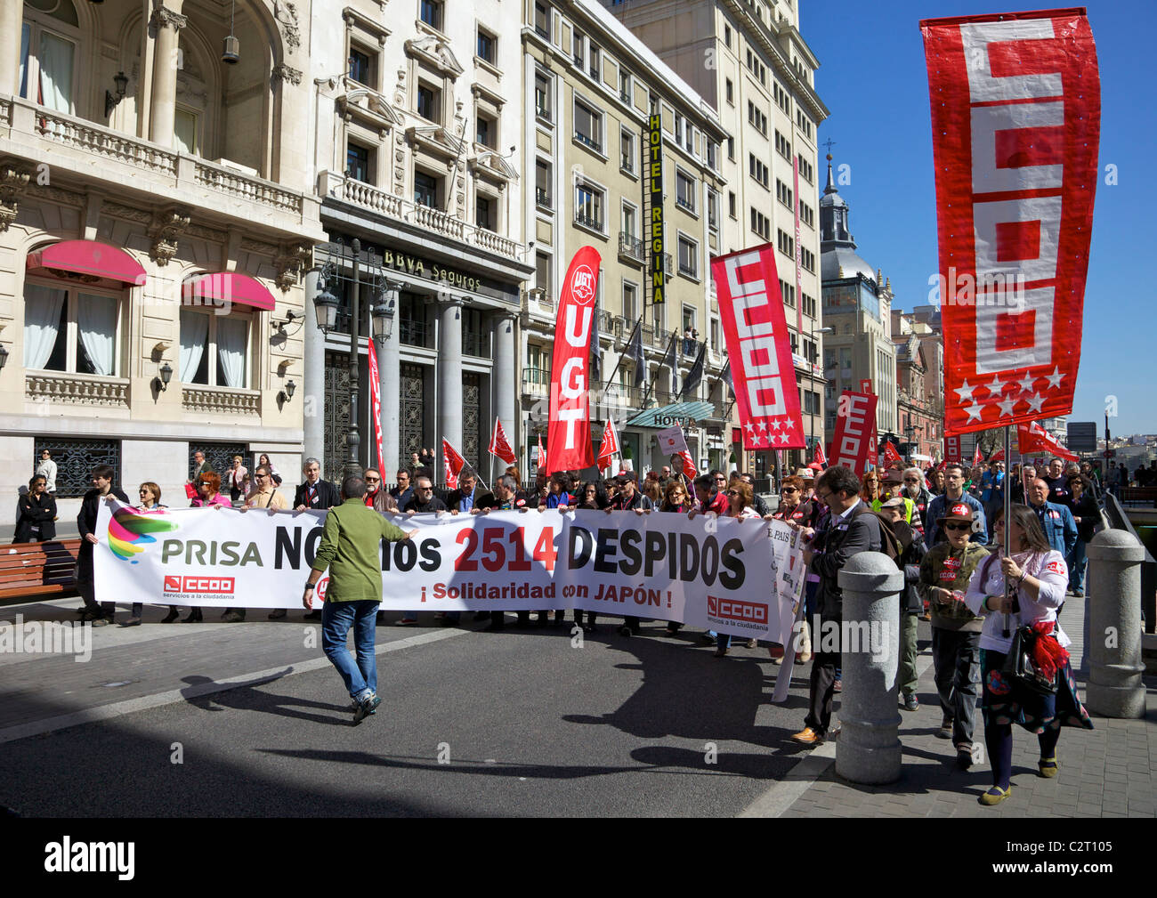 Les manifestants et les politiques de la police espagnole dans les rues de la capitale, en mars 2011, Madrid, Espagne, Europe, UNION EUROPÉENNE Banque D'Images