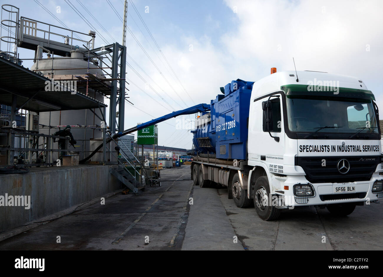 Usine de traitement de déchets industriels, Angleterre - véhicule-citerne vide Banque D'Images