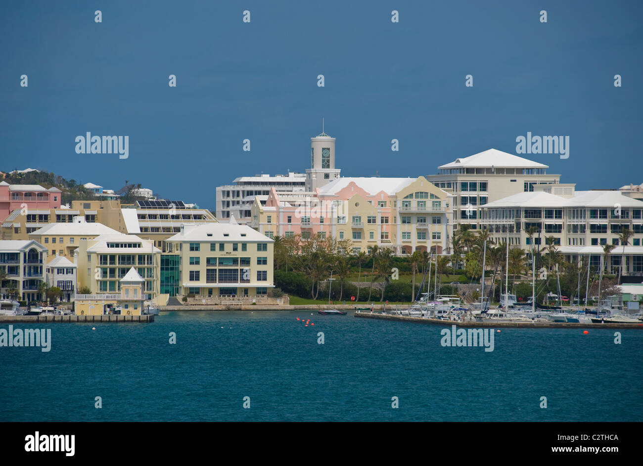 Le port de Hamilton, Hamilton, au bord de l'horizon et les Bermudes. Banque D'Images