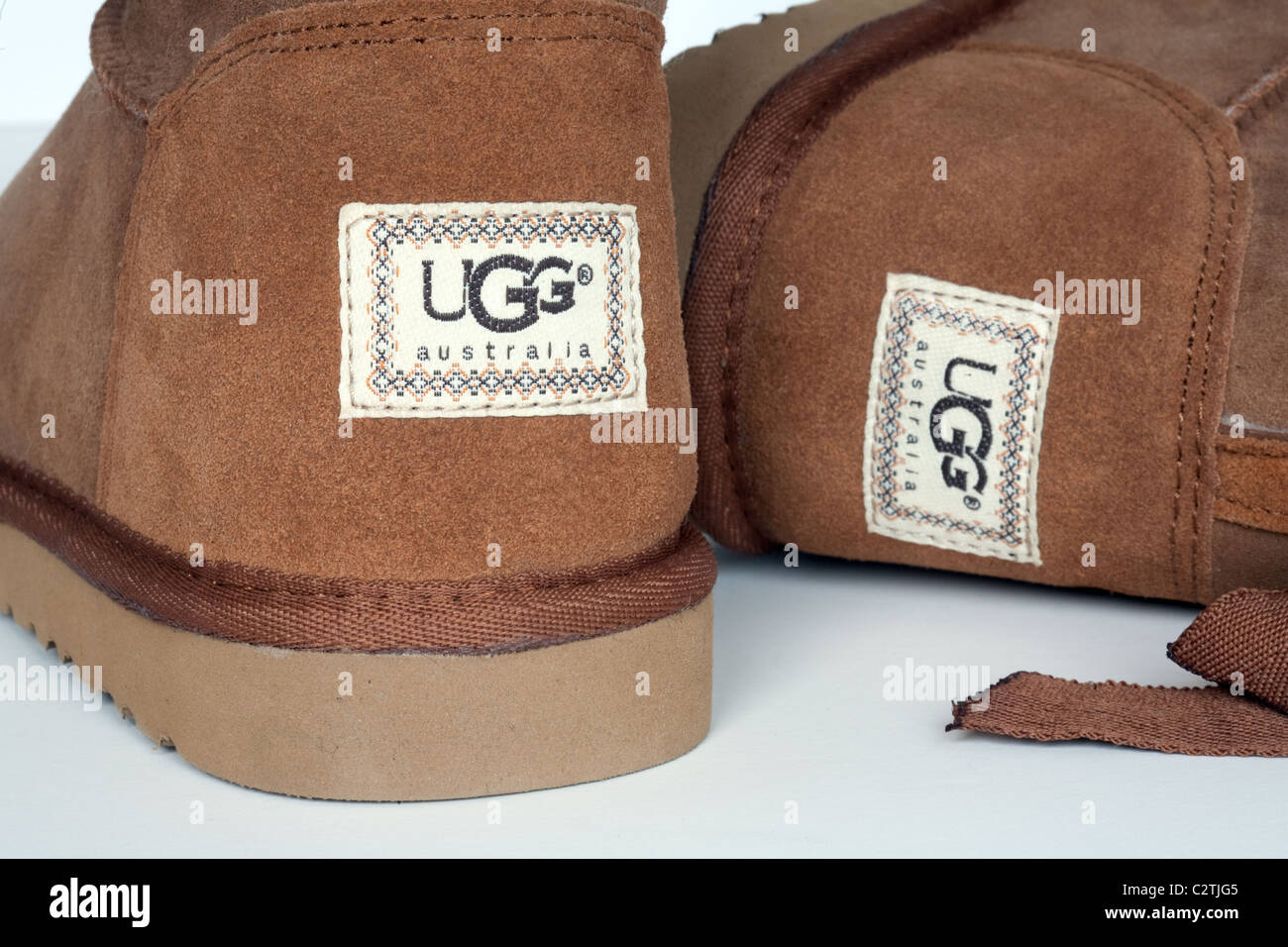 Une paire de bottes Ugg contrefaits fabriqués en Chine et achetés sur l'internet Banque D'Images