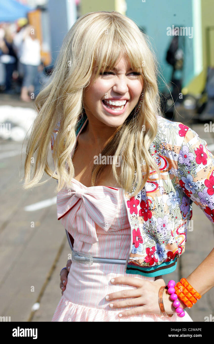 Miley Cyrus sur le tournage de "Hannah Montana : The Movie' Los Angeles,  Californie - 15.07.08 Photo Stock - Alamy