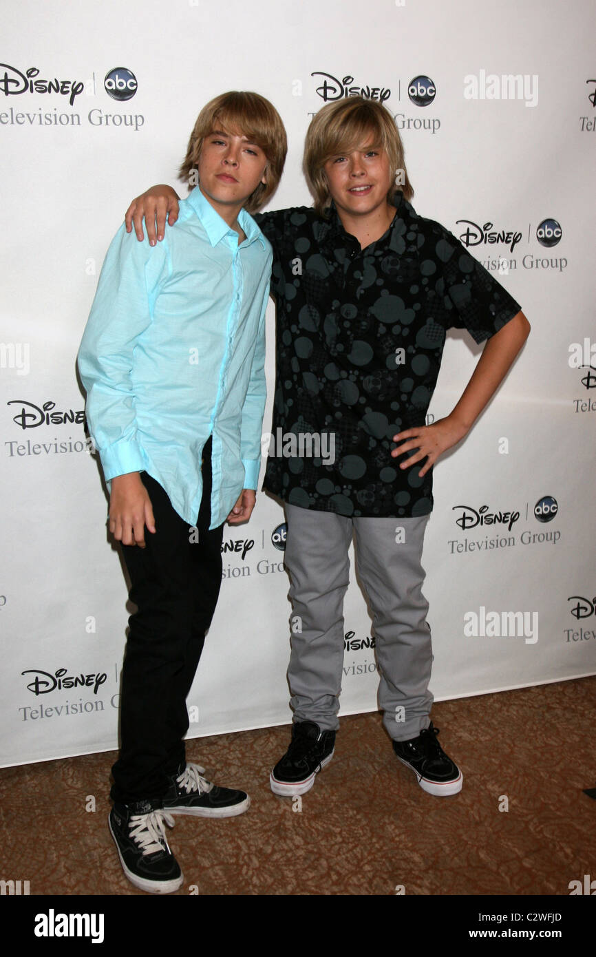 Cole Sprouse Dylan Sprouse et arrivant à l'ABC TCA Summer Party 08 Disney et ABC TCA - All Star Party à l'hôtel Beverly Banque D'Images