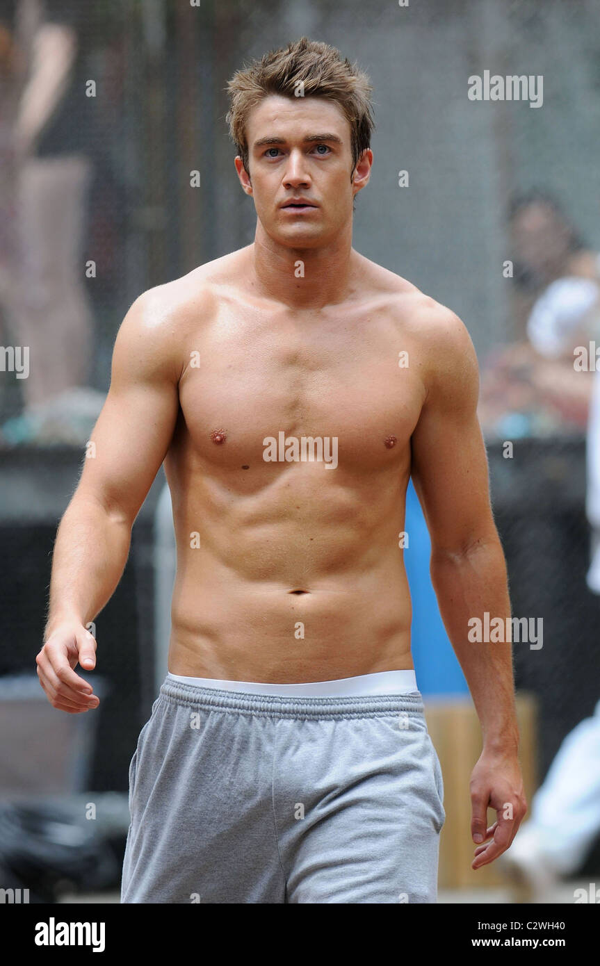 Robert Buckley sur le plateau de tournage de 'Lipstick Jungle' à l'East